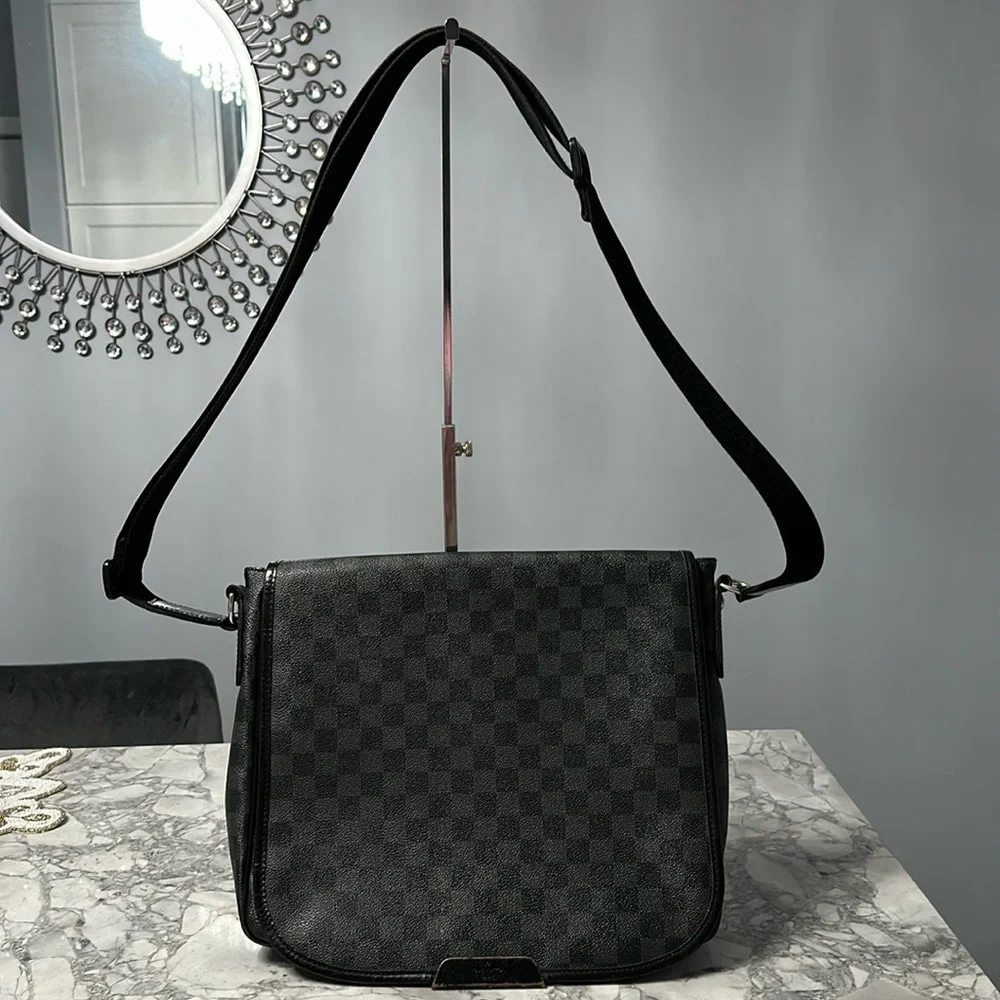 Authentic Louis Vuitton Damier Graphite Shoulder Bag MM Messenger bag
